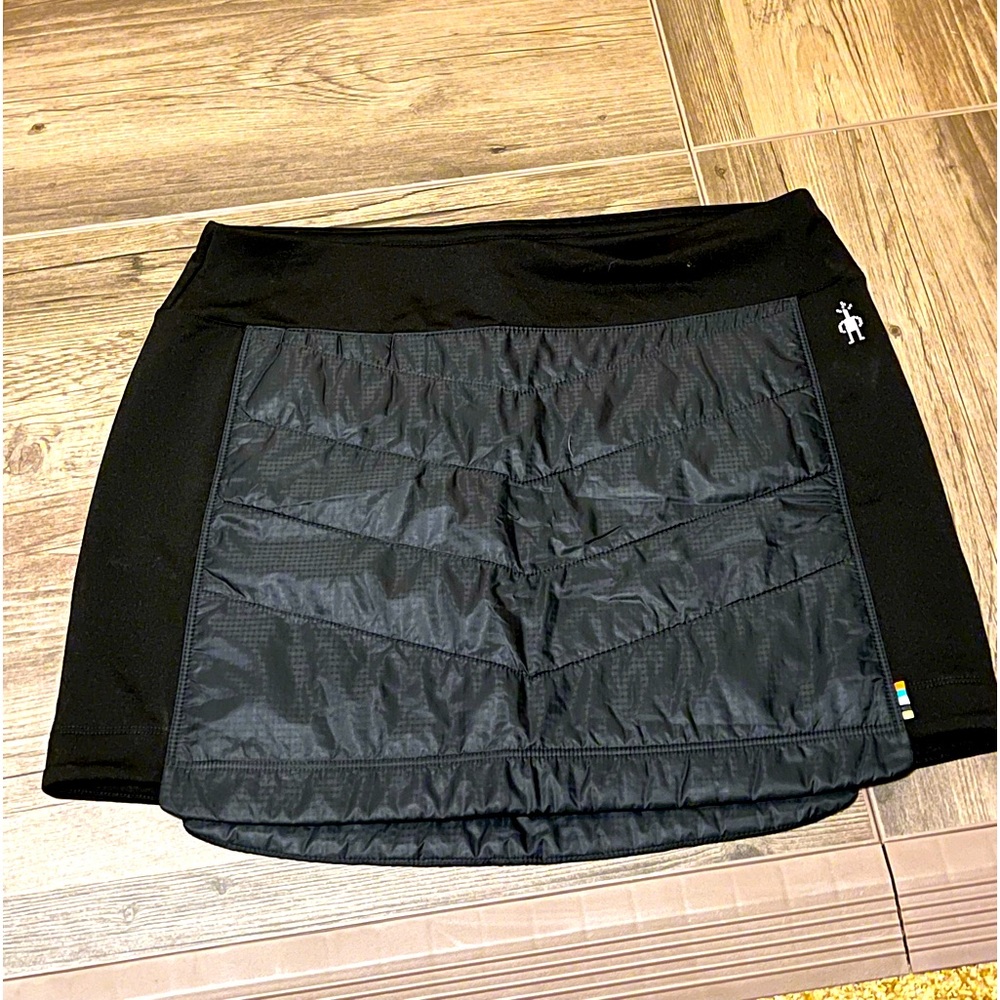 Smartwool black puffy skirt size medium like new